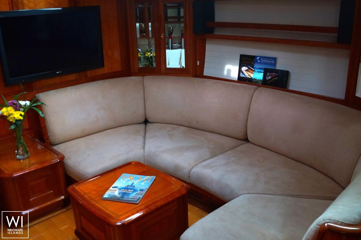 Aphrodite  Vitters Sloop 28m Interior 11