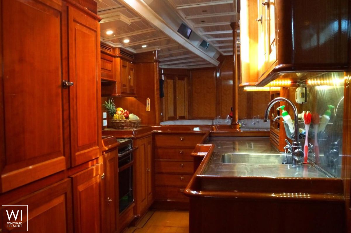 Aphrodite  Vitters Sloop 28m Interior 14