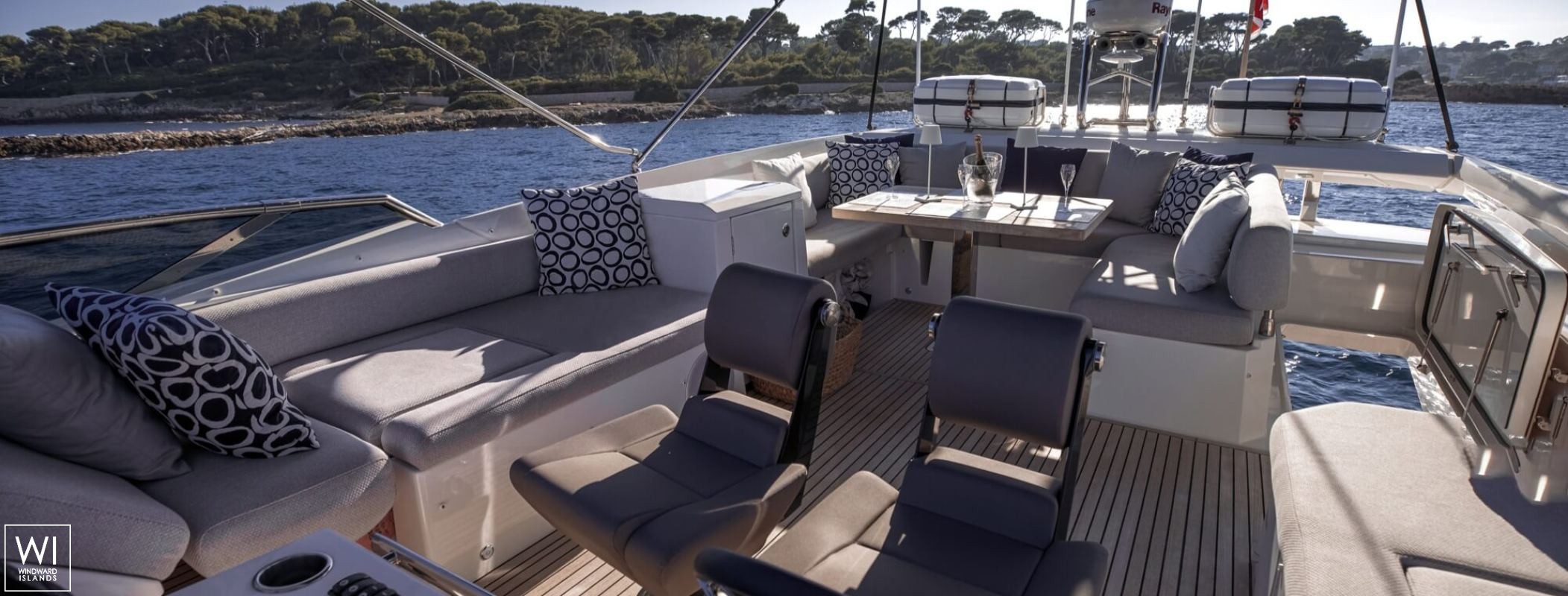 APOLLONIA  Jeanneau Prestige 680 Exterior 8