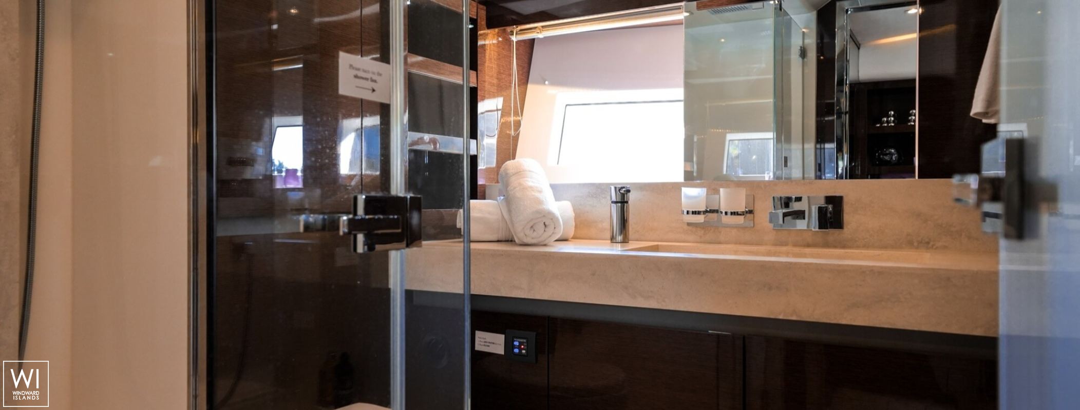 APOLLONIA  Jeanneau Prestige 680 Interior 15