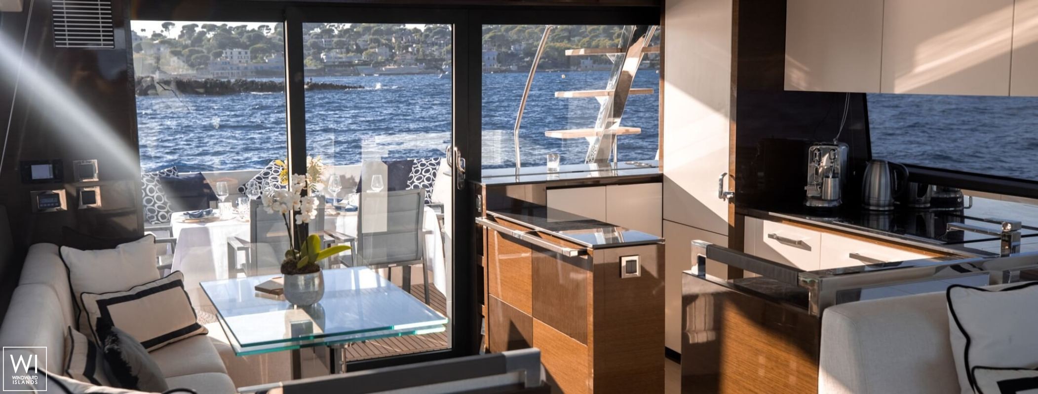 APOLLONIA  Jeanneau Prestige 680 Interior 19