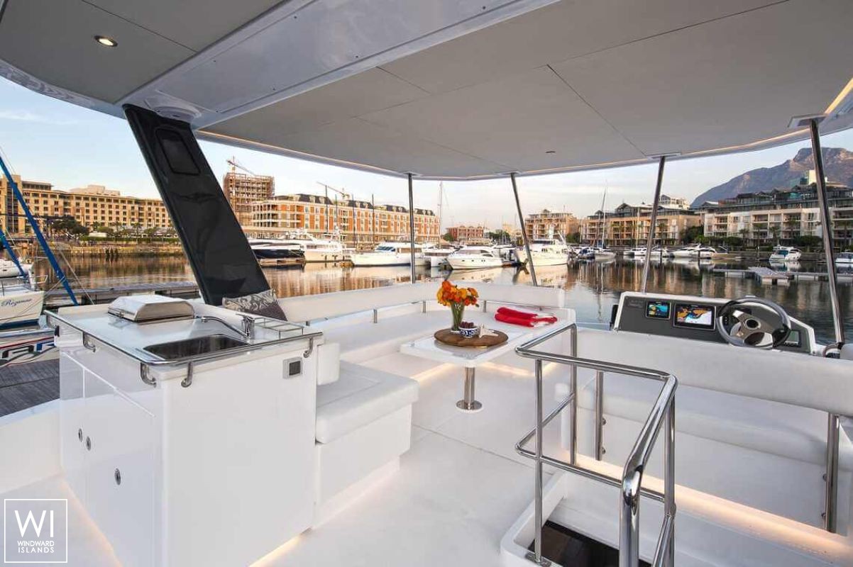 New horizon  Robertson & Caines Leopard Power 43 Interior 5