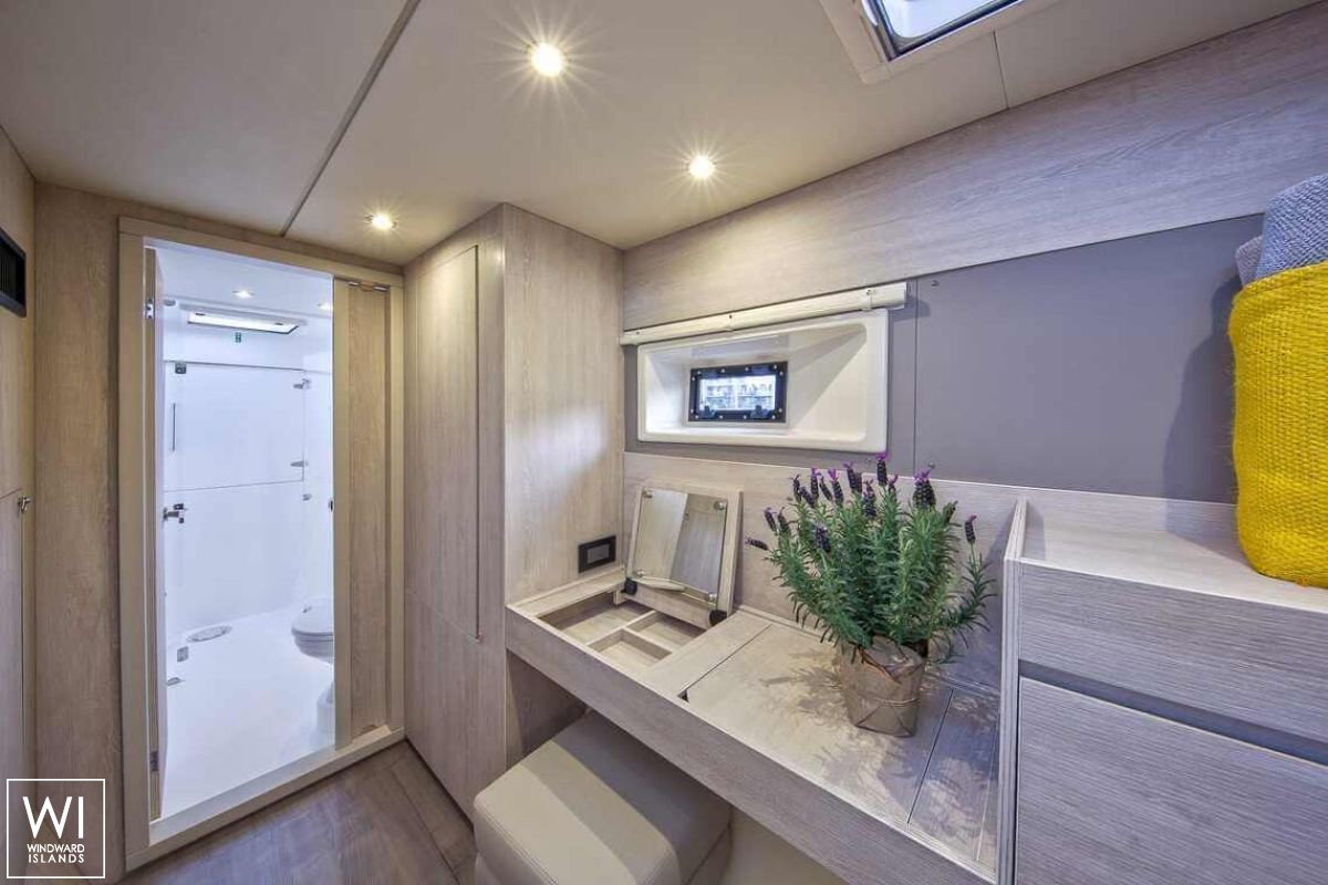 New horizon  Robertson & Caines Leopard Power 43 Interior 9