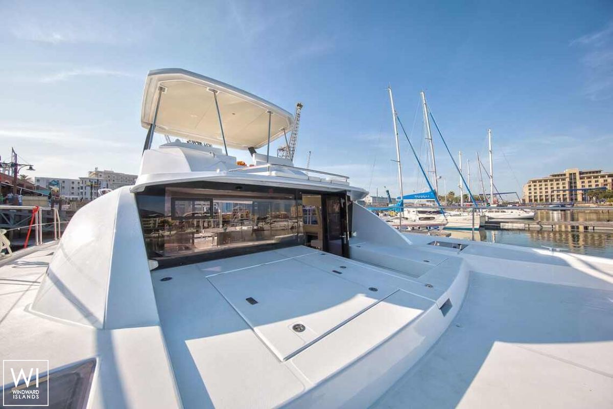 New horizon  Robertson & Caines Leopard Power 43 Interior 11