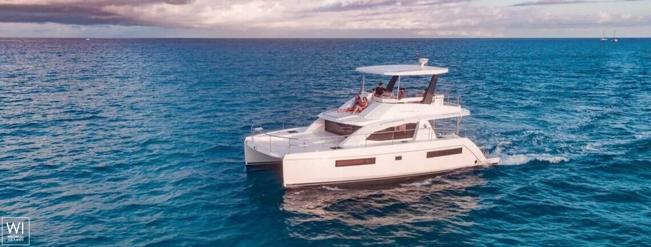 New horizon  Robertson & Caines Leopard Power 43 Exterior 2