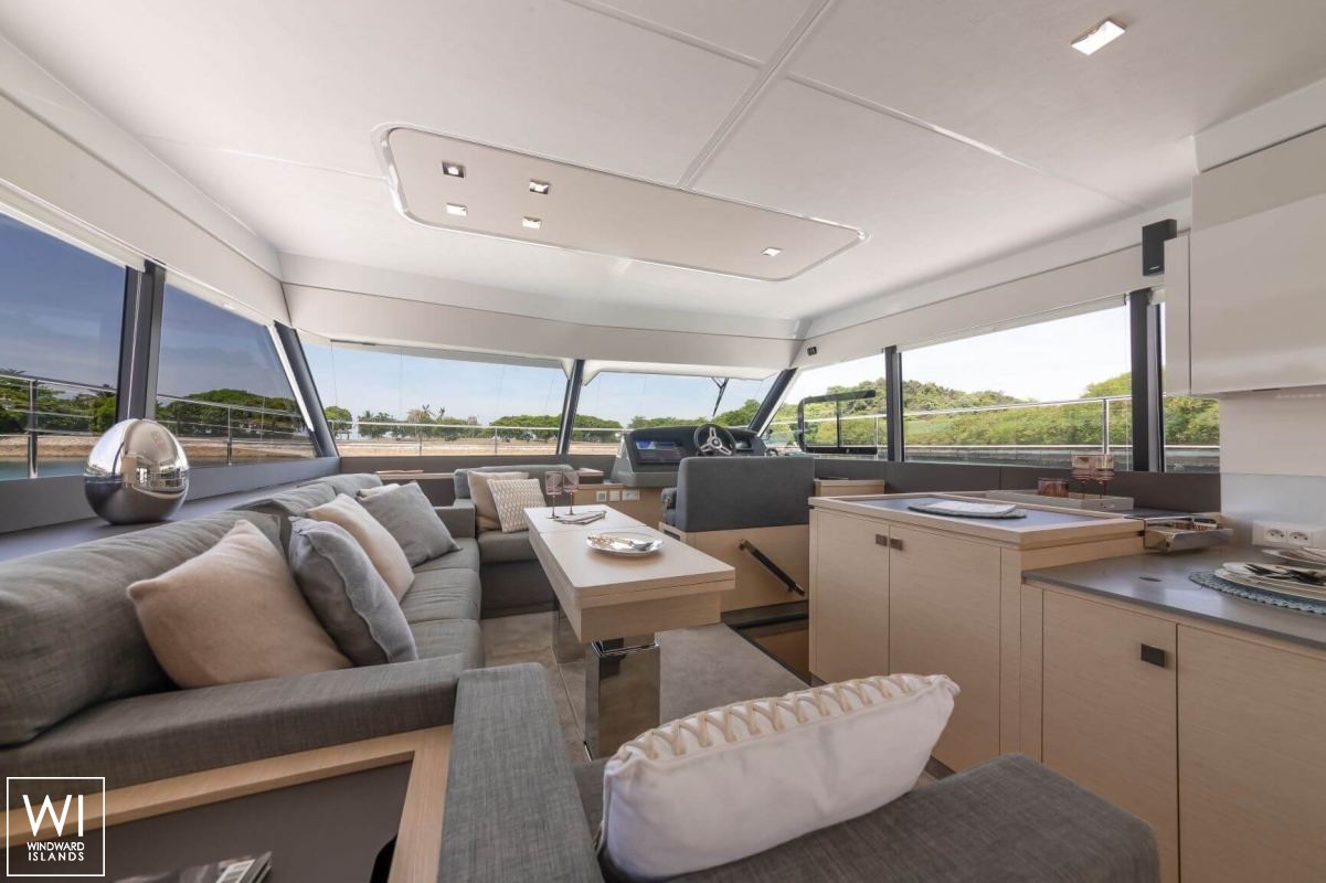 MY 40 Fountaine Pajot Interior 5