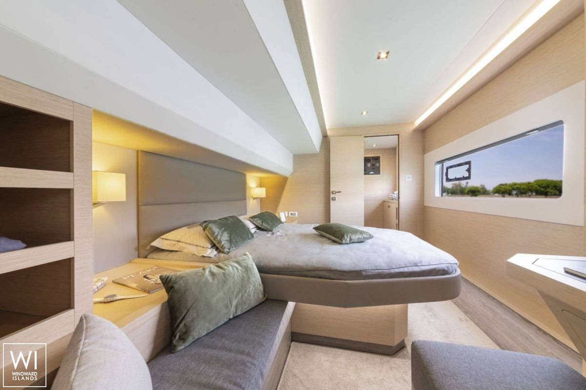 MY 40 Fountaine Pajot Interior 6