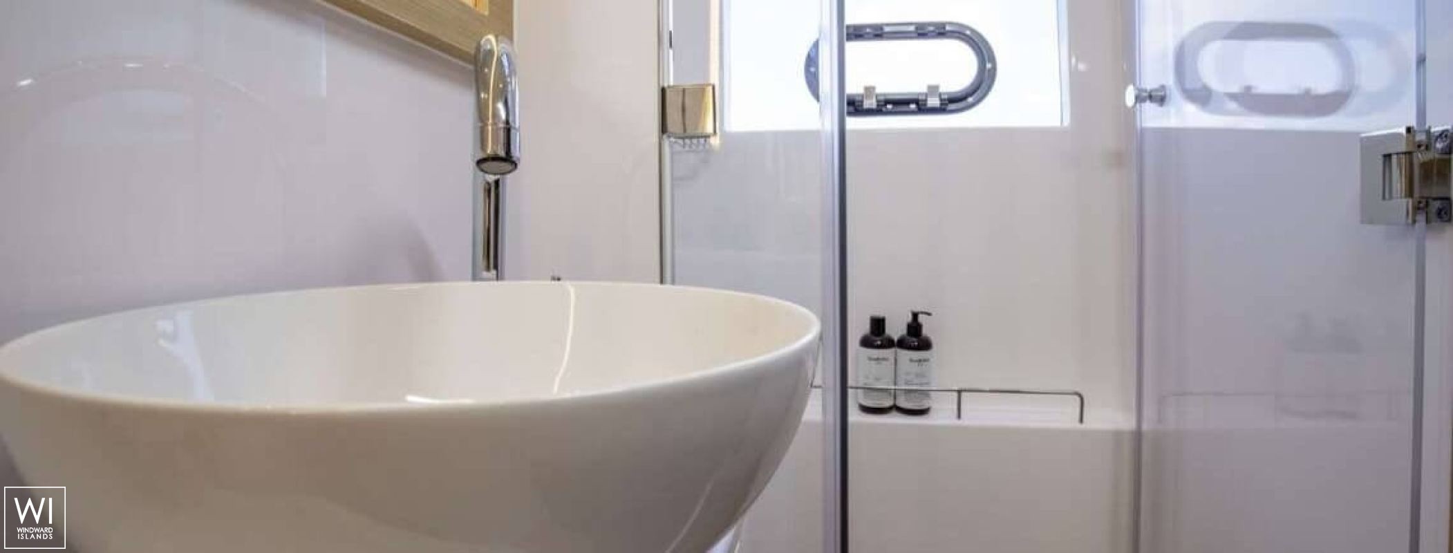 TIAMO  Aquila Powercat 54 Interior 18