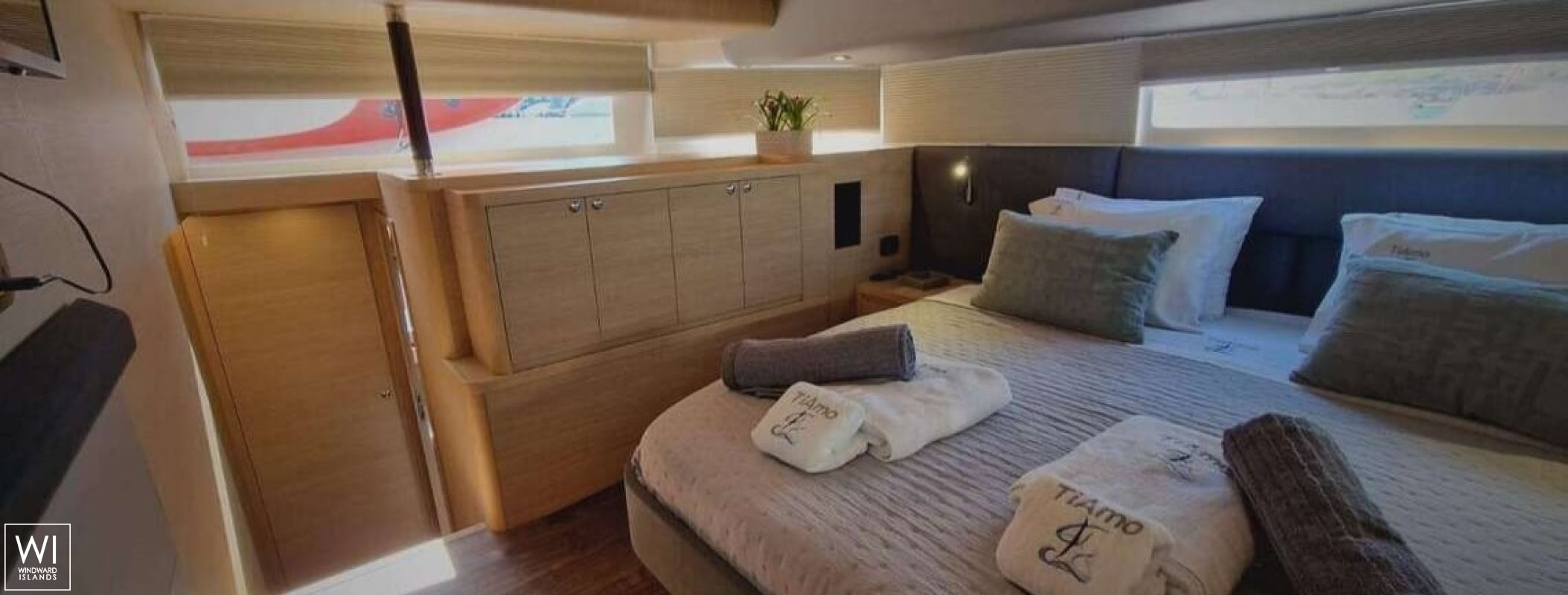 TIAMO  Aquila Powercat 54 Interior 25