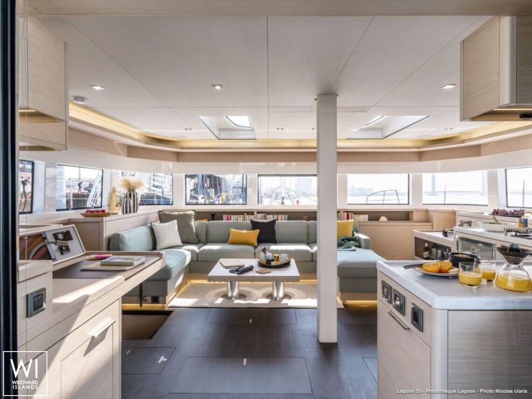 Lagoon 55 catamaran Charter Salon