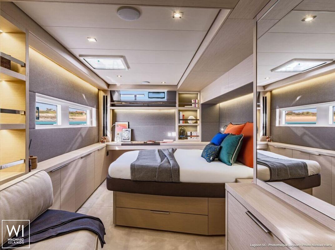 Lagoon 55 catamaran Charter Salon