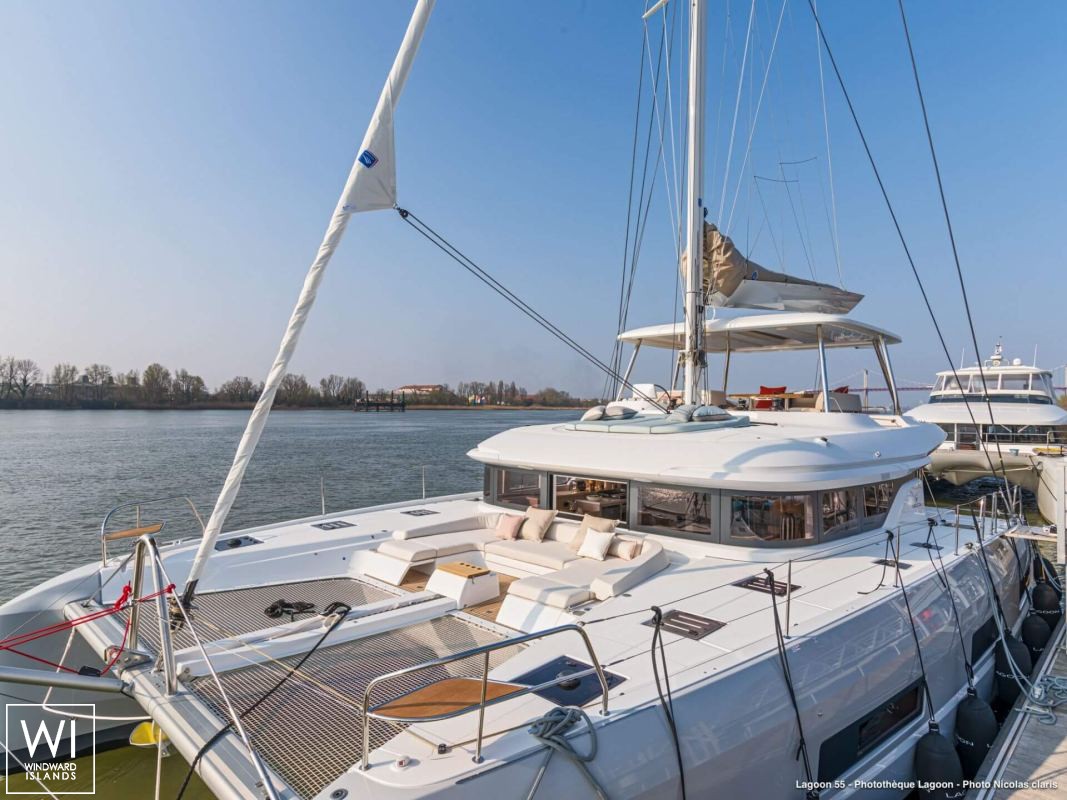 Lagoon 55 catamaran Charter