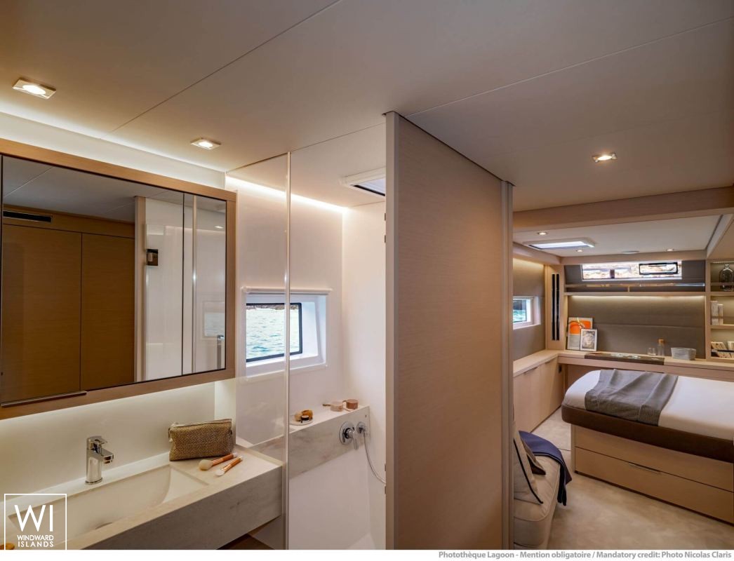 Lagoon 55 catamaran Charter cabin