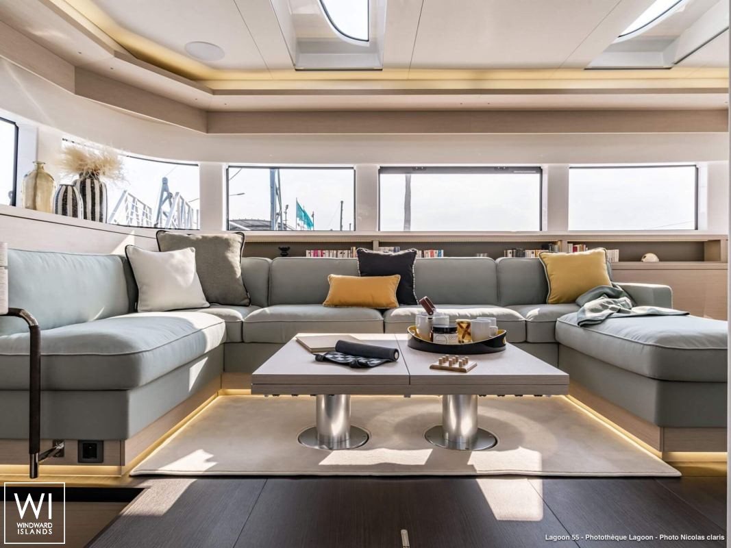 Lagoon 55 catamaran Charter Salon