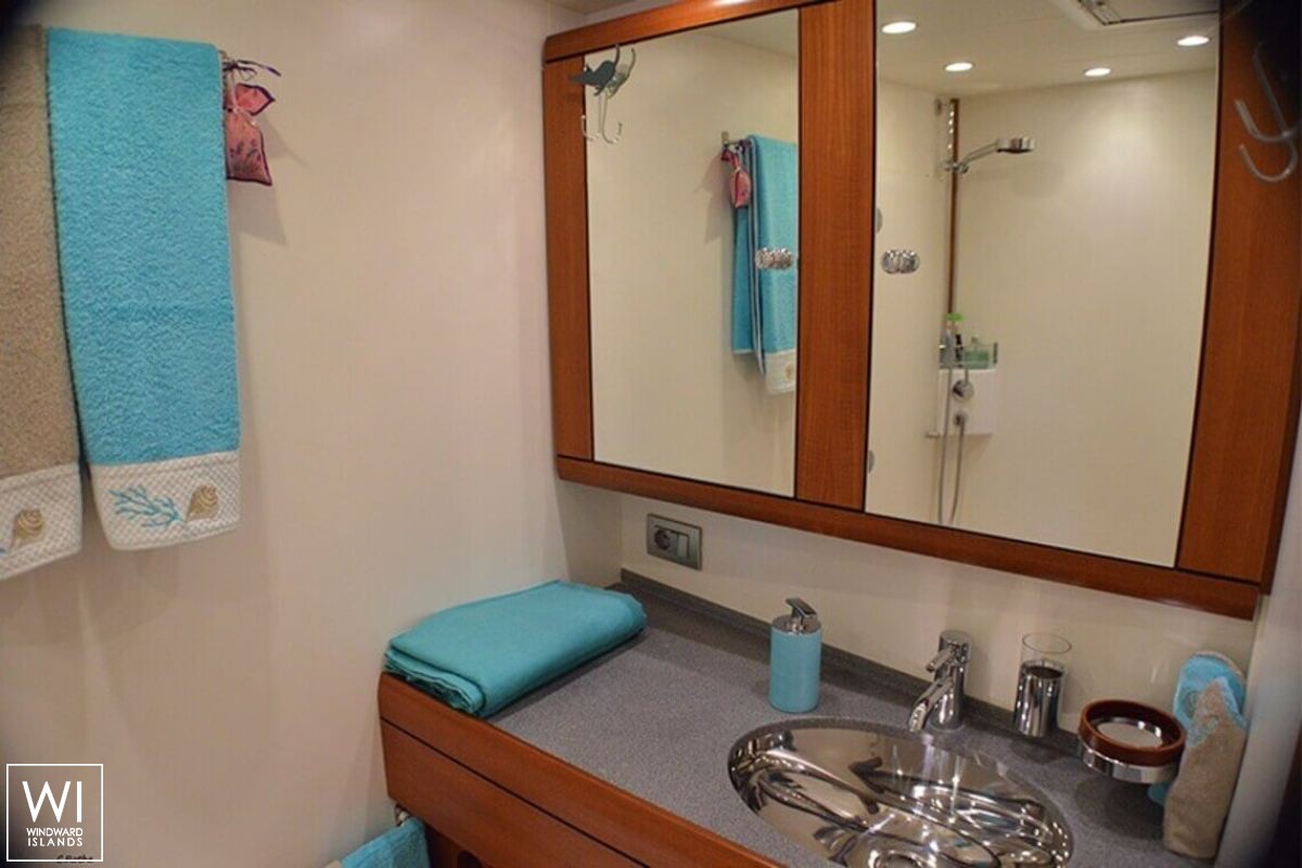 Terra di Mezza III  Solaris Sail 72 Interior 13