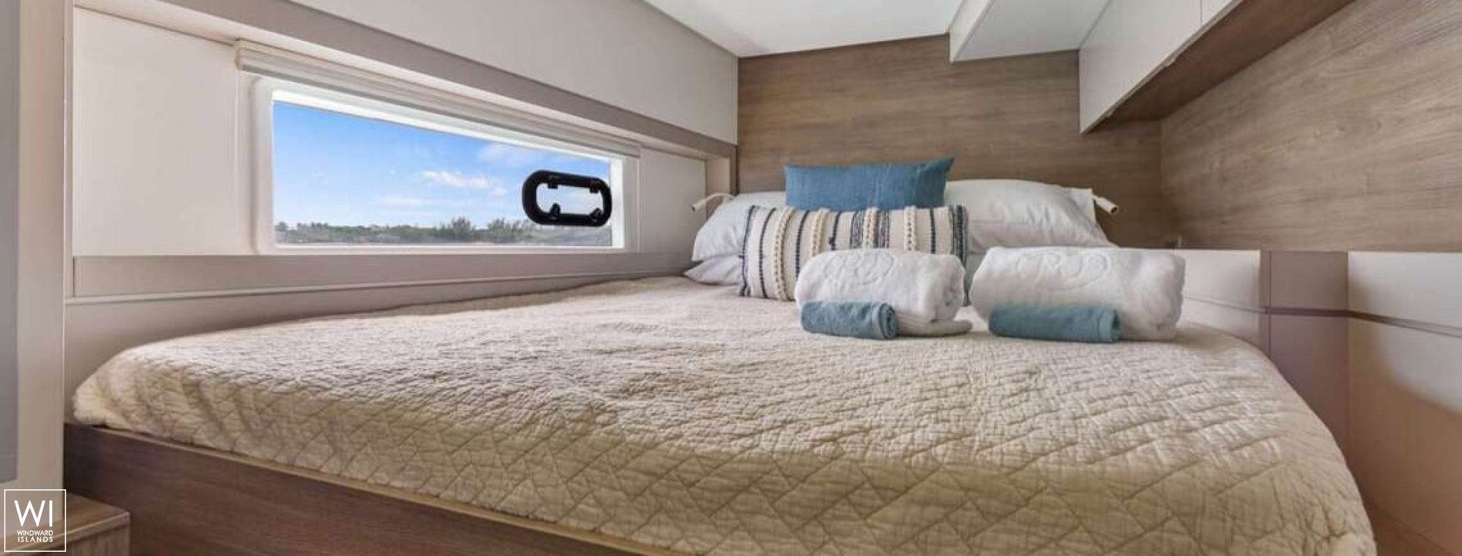 Penny Jo  Catana Catamaran Bali 4.4 Interior 1