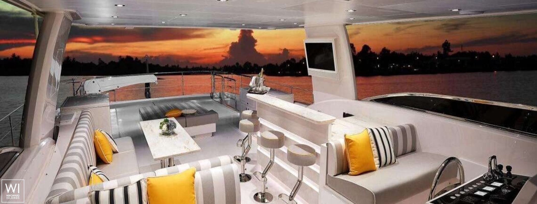 Midnight Moon  Horizon Horizon 85 Interior 1