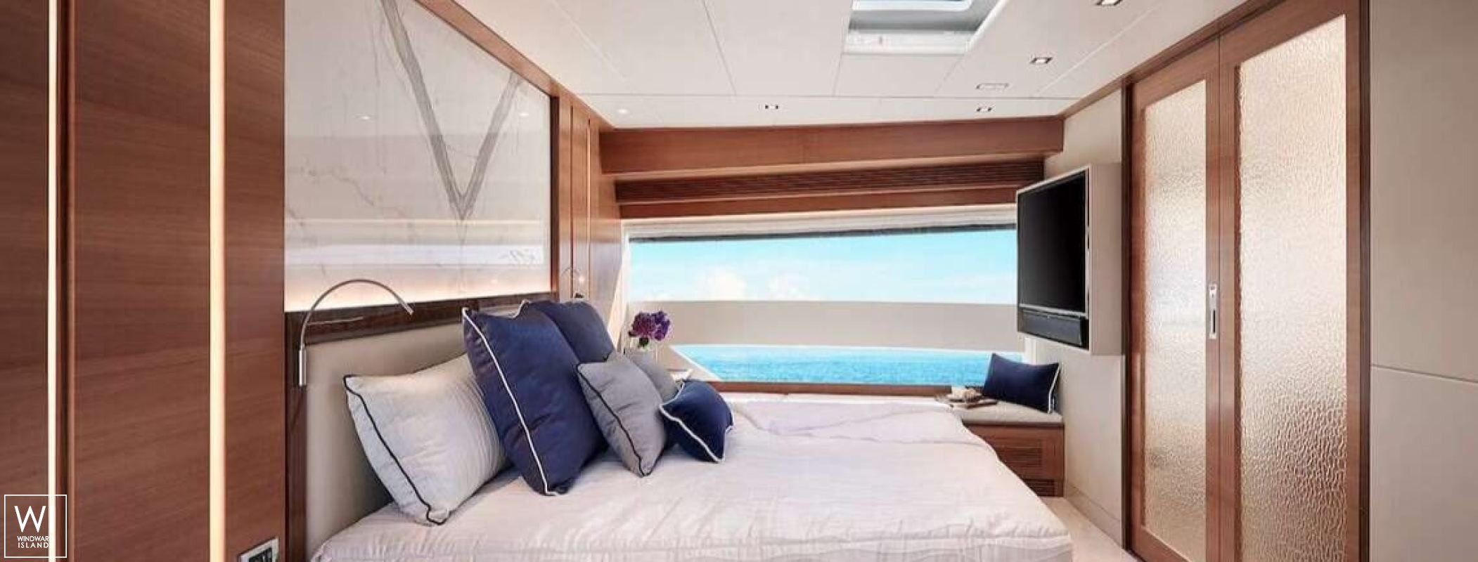 Midnight Moon  Horizon Horizon 85 Interior 1