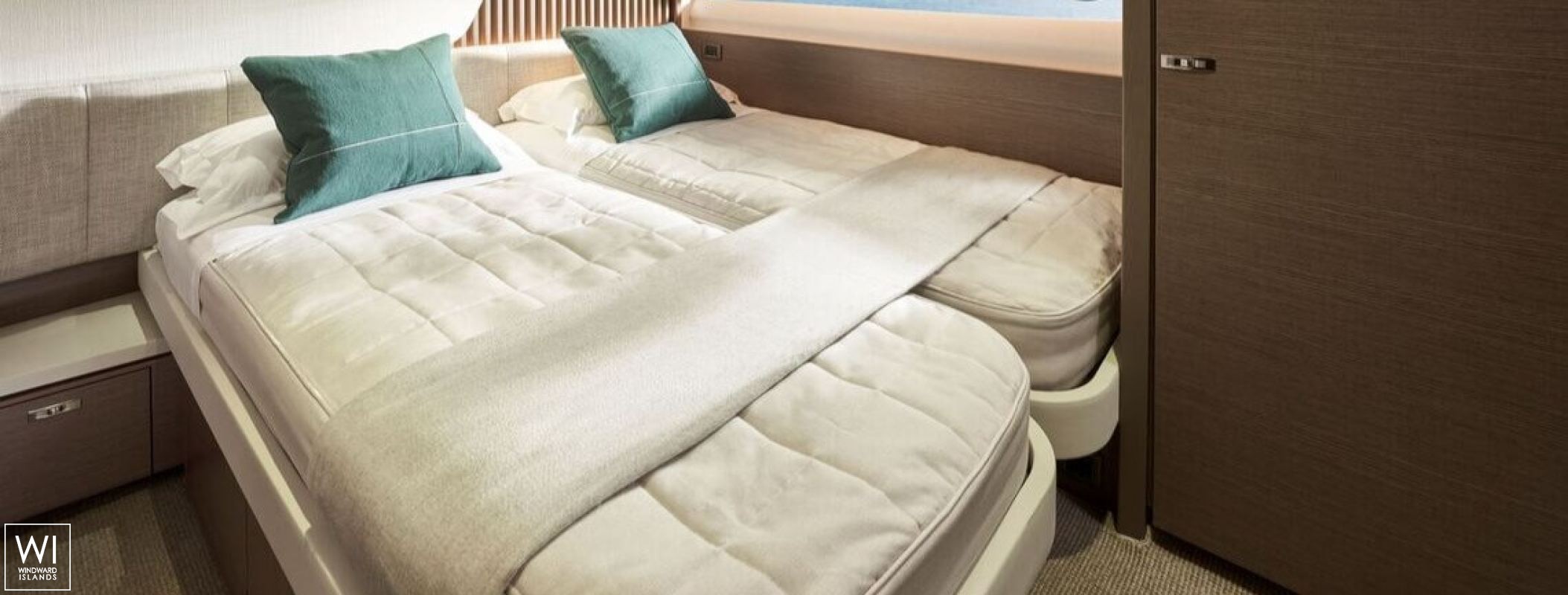 ELIZABETH   Princess Yachts Y 72 Interior 13