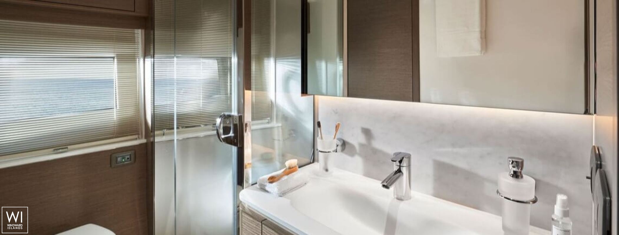 ELIZABETH   Princess Yachts Y 72 Interior 16