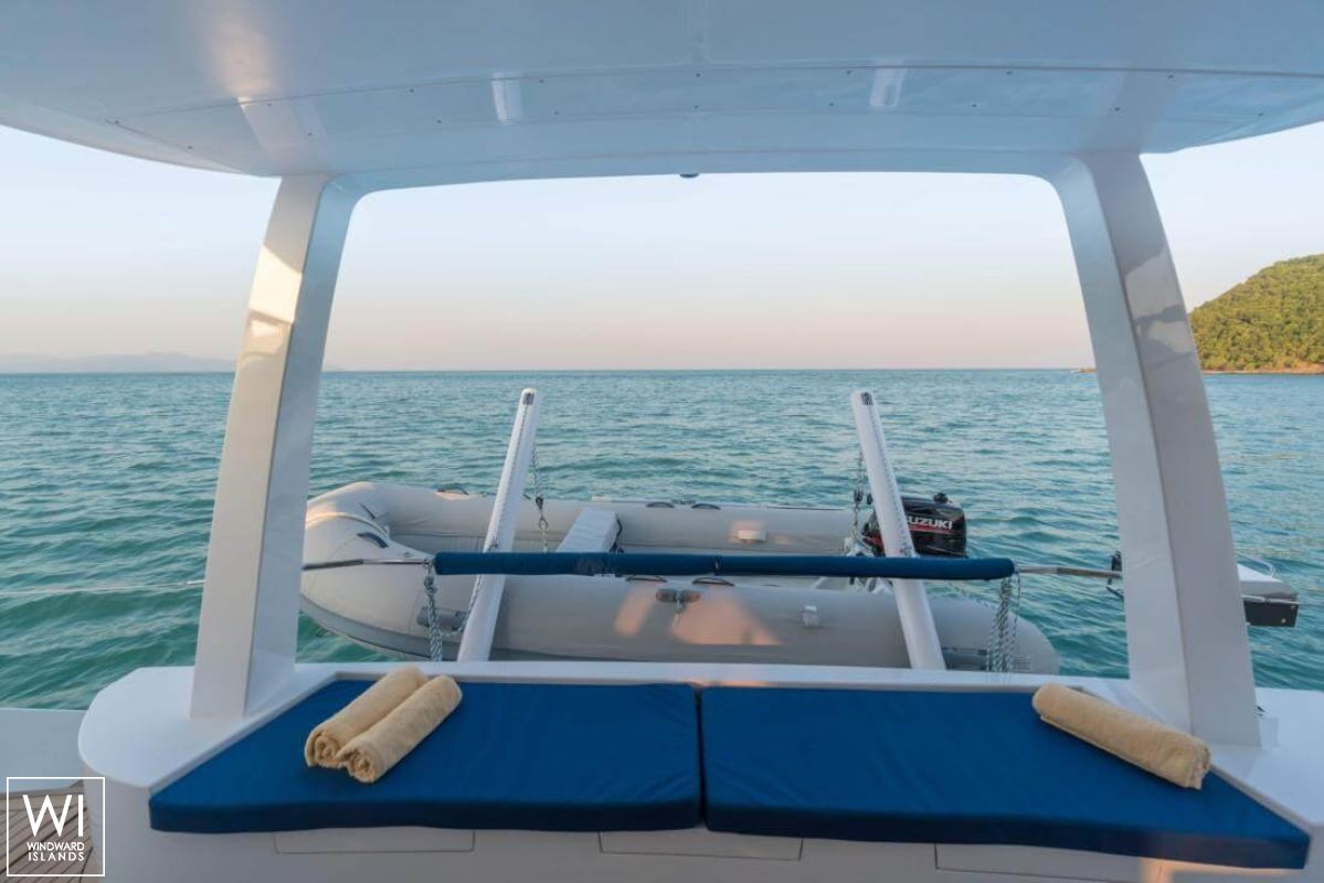 Islands Spirit 410 Islands Spirit Catamaran Exterior 4