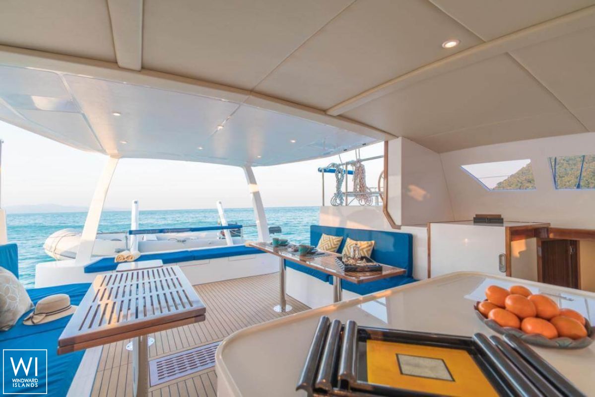 Islands Spirit 410 Islands Spirit Catamaran Interior 4