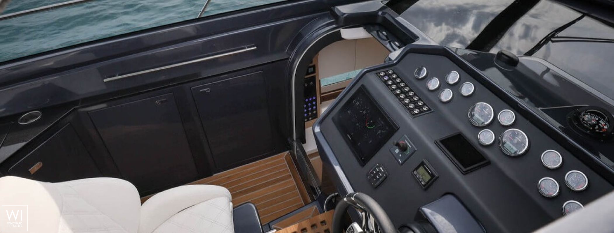 Power 44 Focus Interior 4