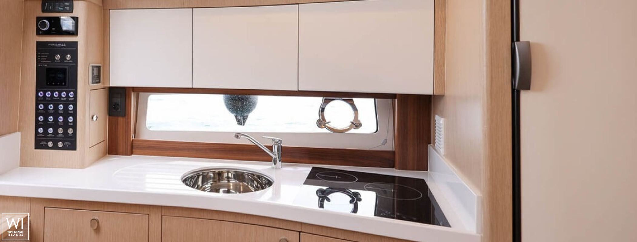 Power 44 Focus Interior 7