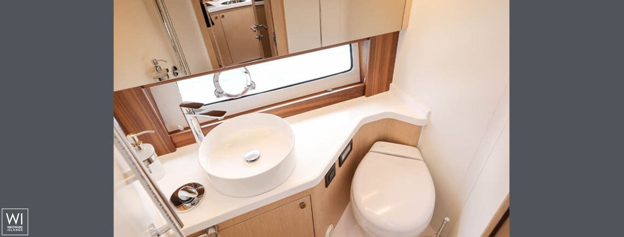 Power 44 Focus Interior 13