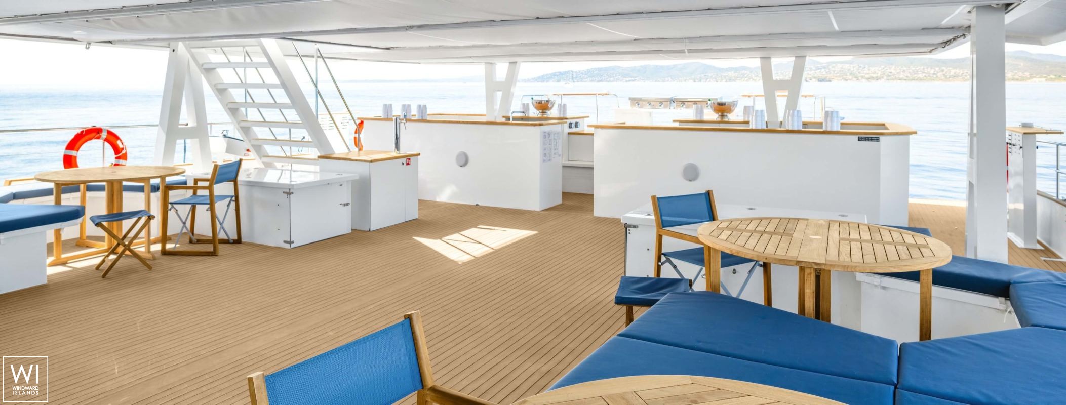 MAÑANA  TMI Catamaran 20m Interior 17