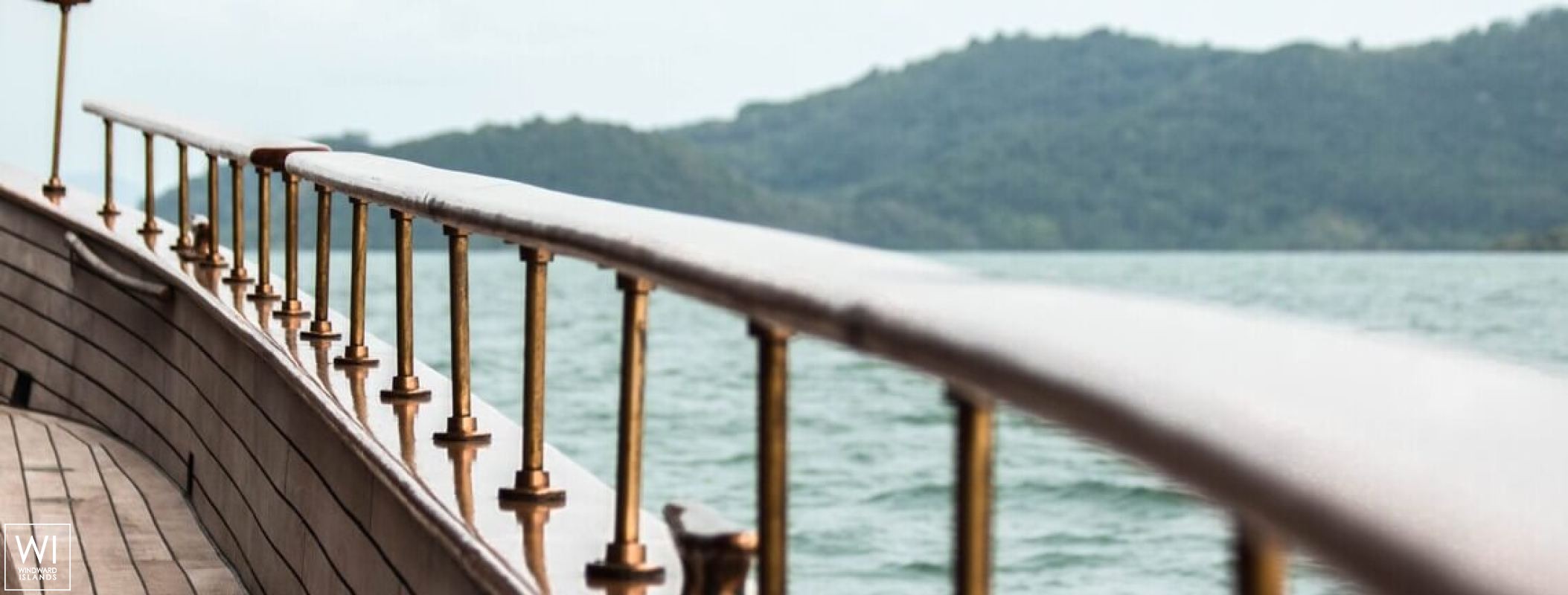 MAHA BHETRA   Motoryacht Thai-crafted wooden hull Interior 10