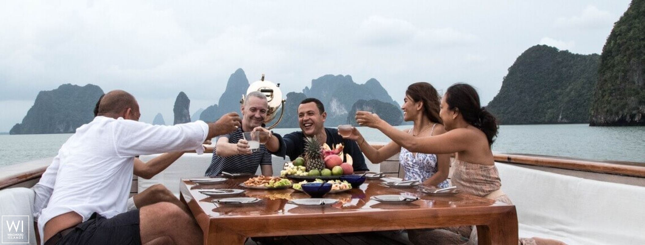 MAHA BHETRA   Motoryacht Thai-crafted wooden hull Interior 13