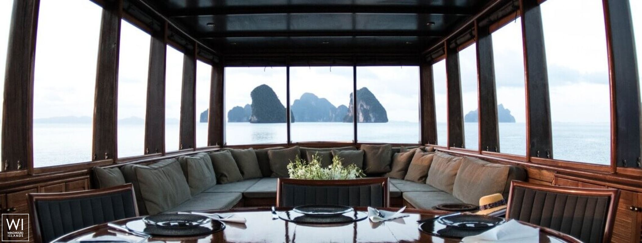 MAHA BHETRA   Motoryacht Thai-crafted wooden hull Interior 15