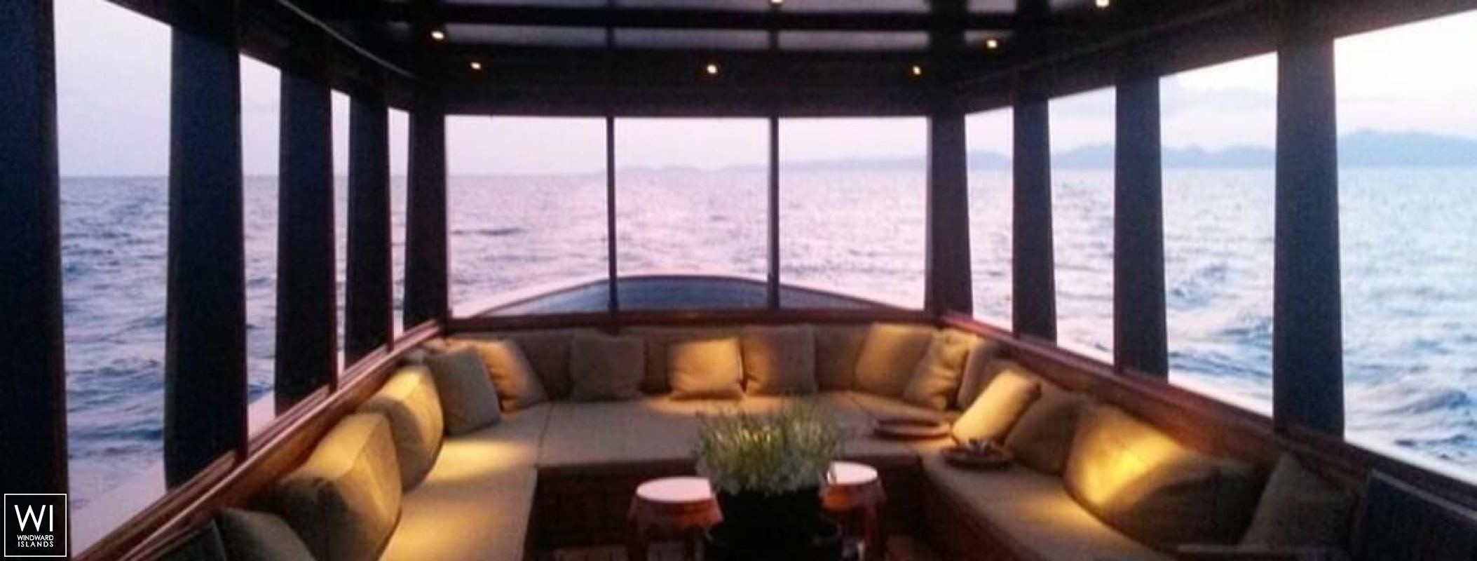 MAHA BHETRA   Motoryacht Thai-crafted wooden hull Interior 17