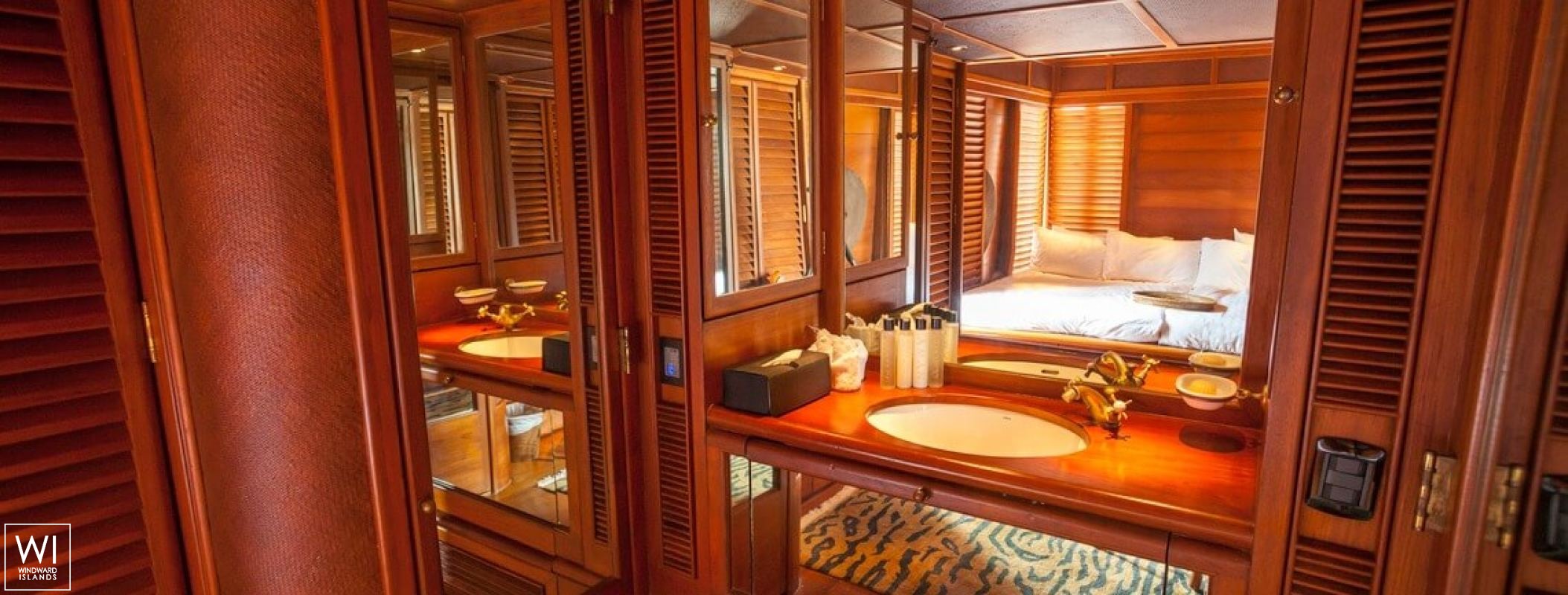 MAHA BHETRA   Motoryacht Thai-crafted wooden hull Interior 20