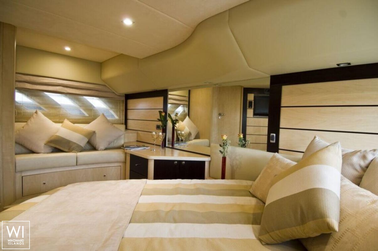 ADAMO  Riviera yachts Riviera 55 Interior 6