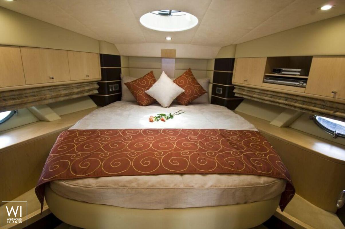 ADAMO  Riviera yachts Riviera 55 Interior 4