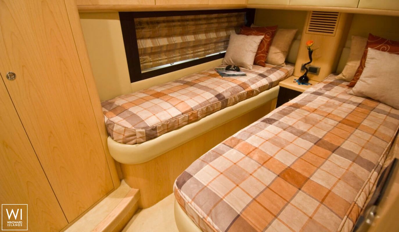 ADAMO  Riviera yachts Riviera 55 Interior 8