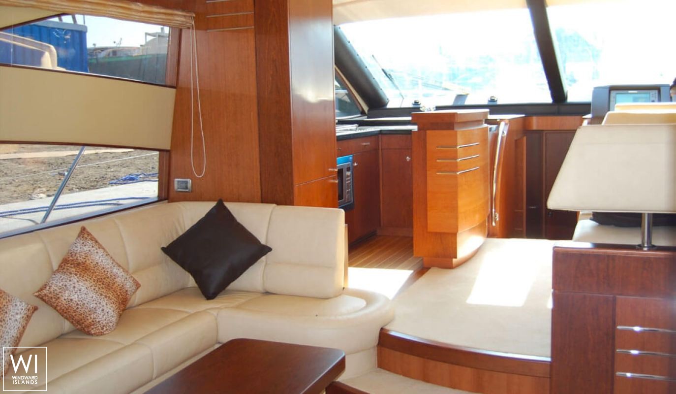 ADAMO  Riviera yachts Riviera 55 Interior 9
