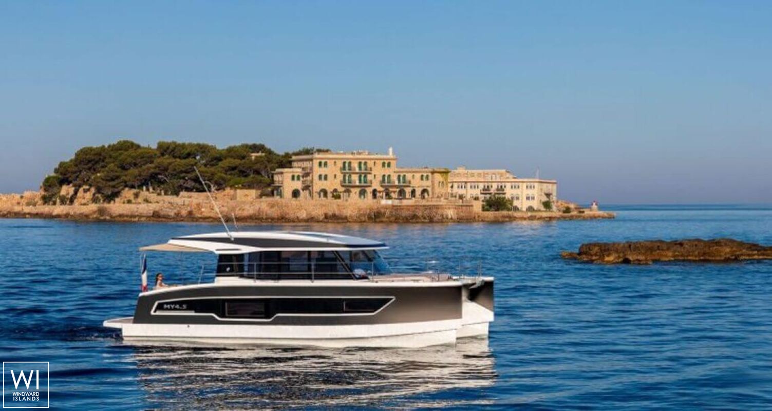 MY 4.S Fountaine Pajot Exterior 6
