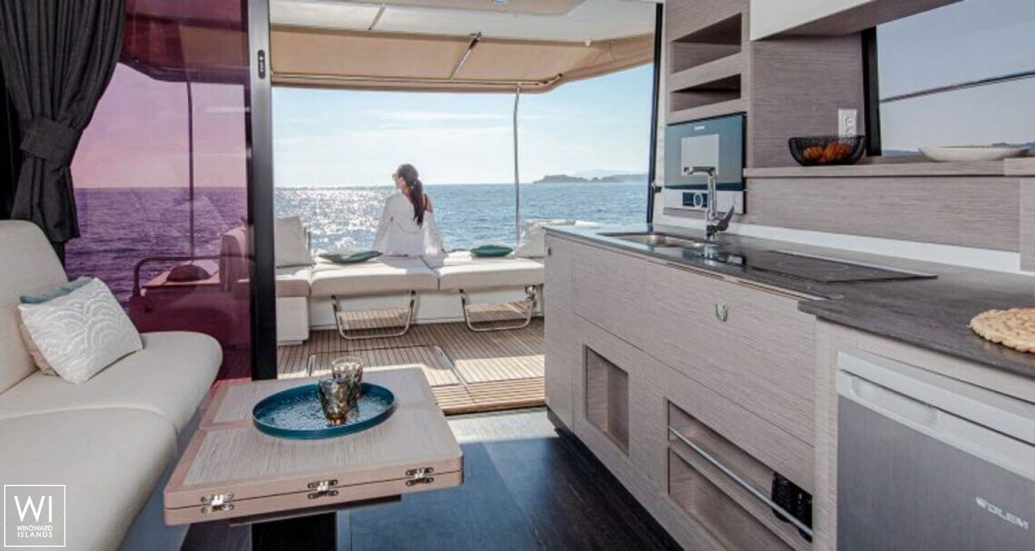 MY 4.S Fountaine Pajot Interior 2