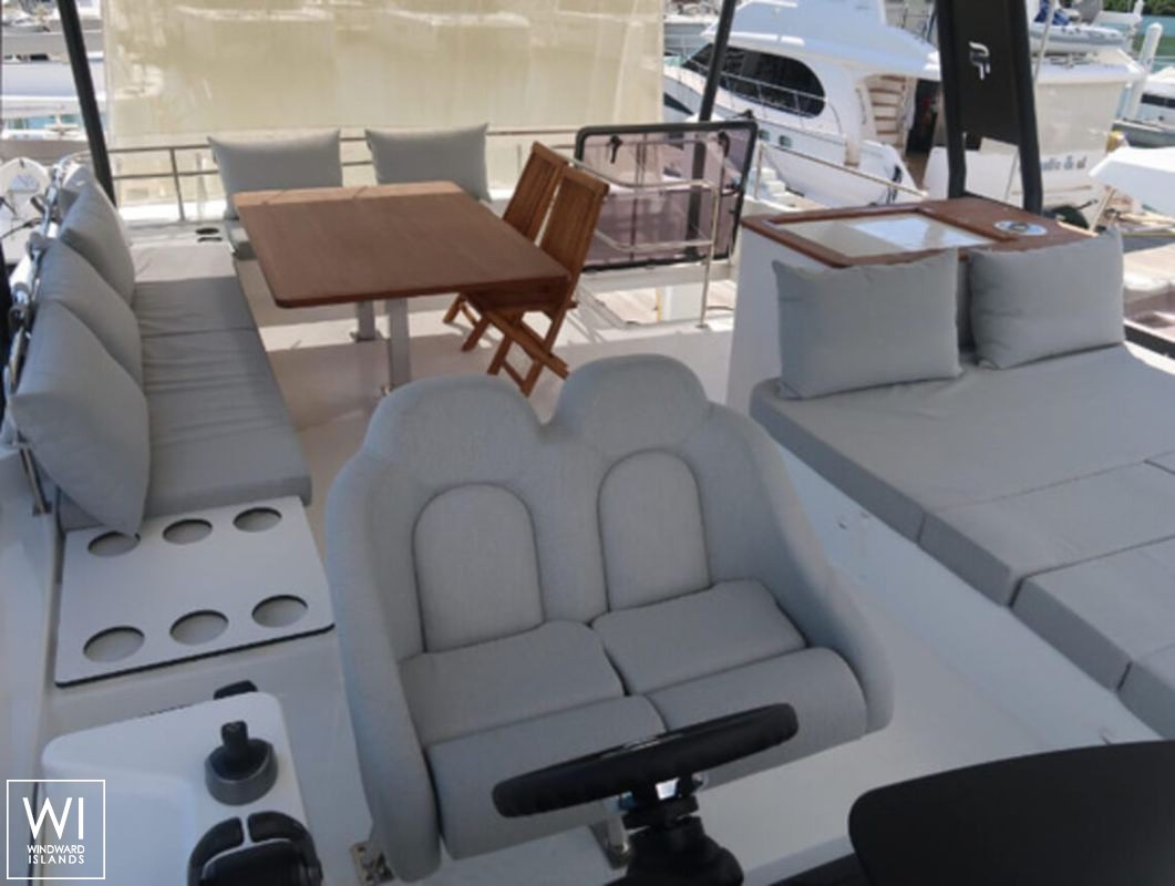 MY 48 Powercat Fountaine Pajot Exterior 5