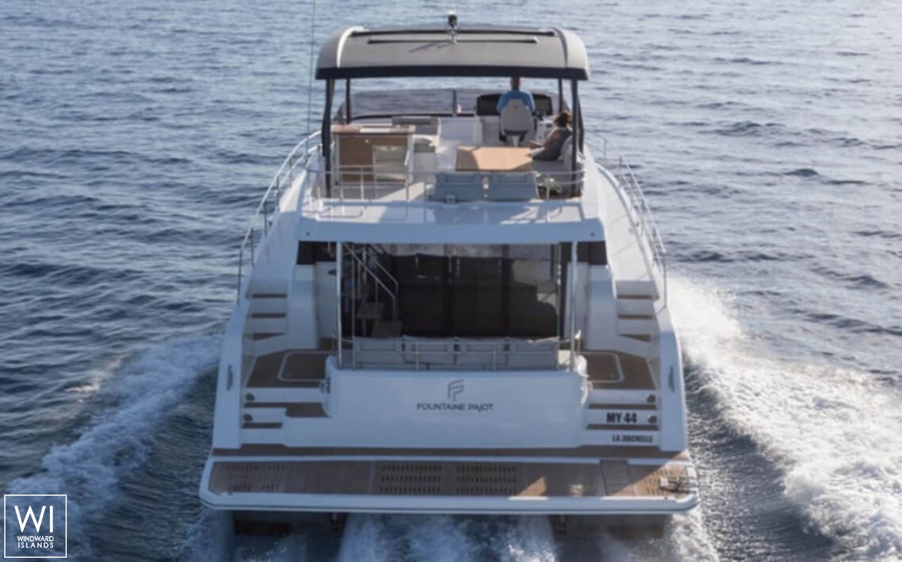 MY 48 Powercat Fountaine Pajot Exterior 2