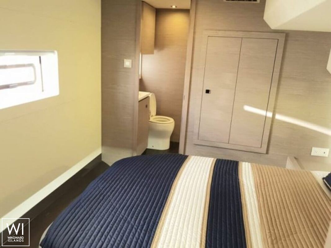 MY 48 Powercat Fountaine Pajot Interior 1