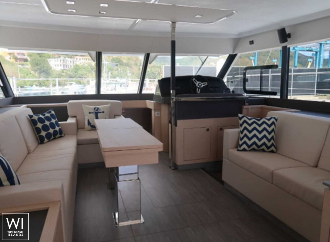 MY 48 Powercat Fountaine Pajot Interior 4