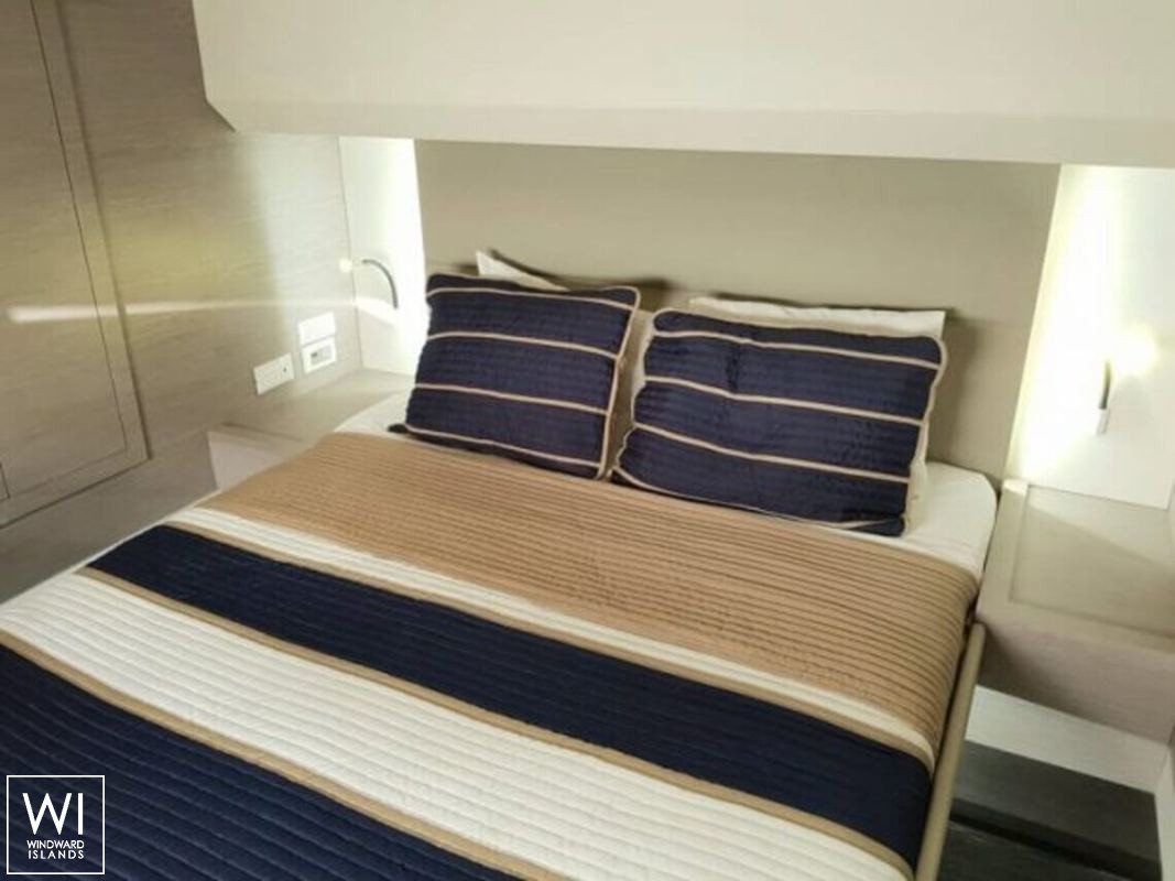 MY 48 Powercat Fountaine Pajot Interior 2