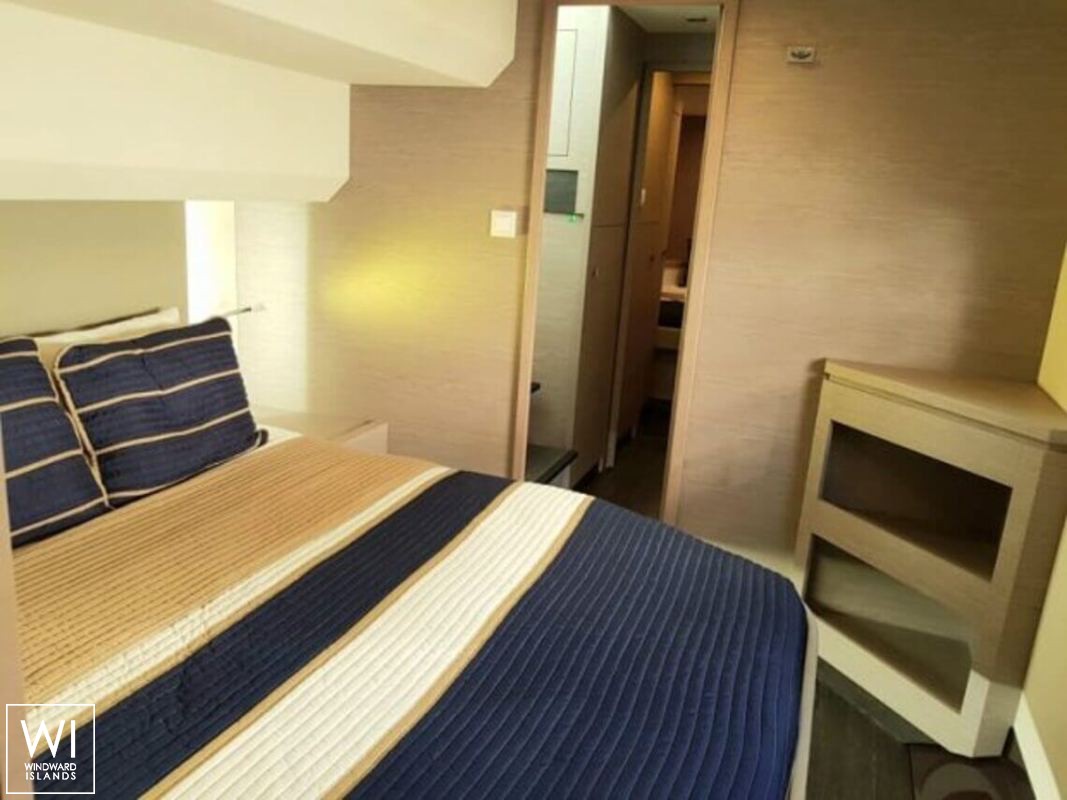 MY 48 Powercat Fountaine Pajot Interior 3