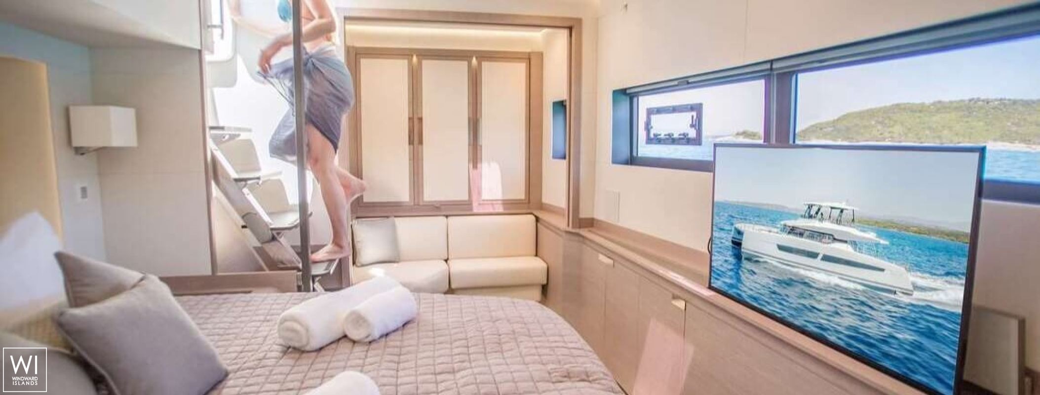 D2  Fountaine Pajot Power 67 Interior 16