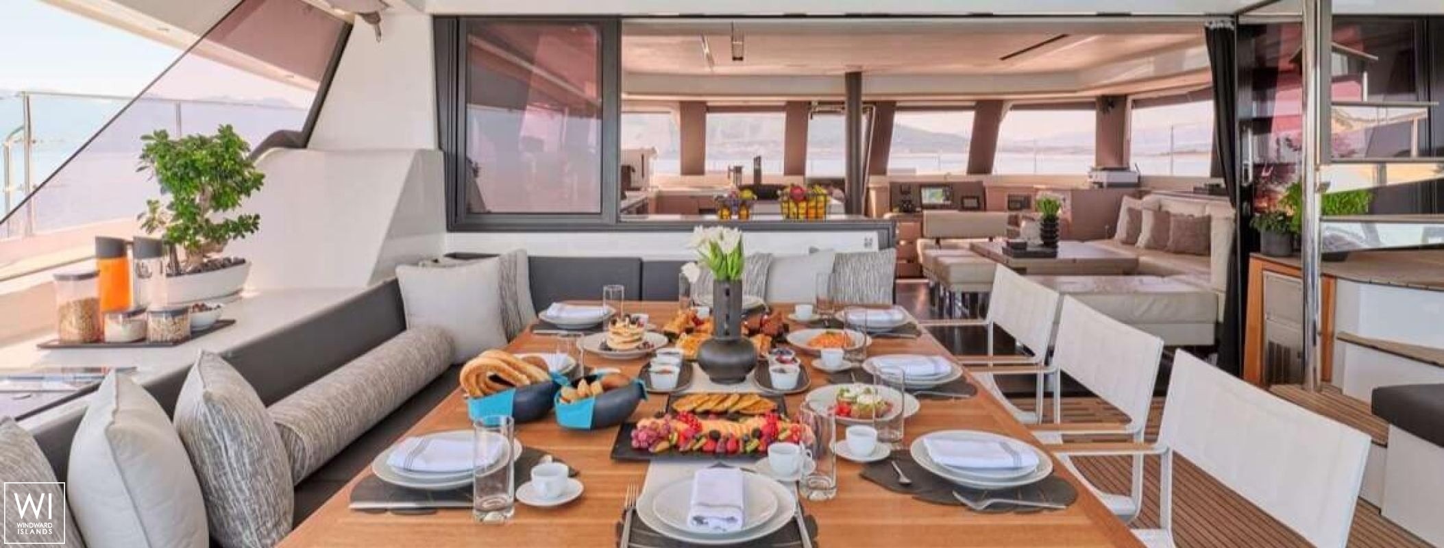 ChristAl MiO  Fountaine Pajot Power 67 Interior 15