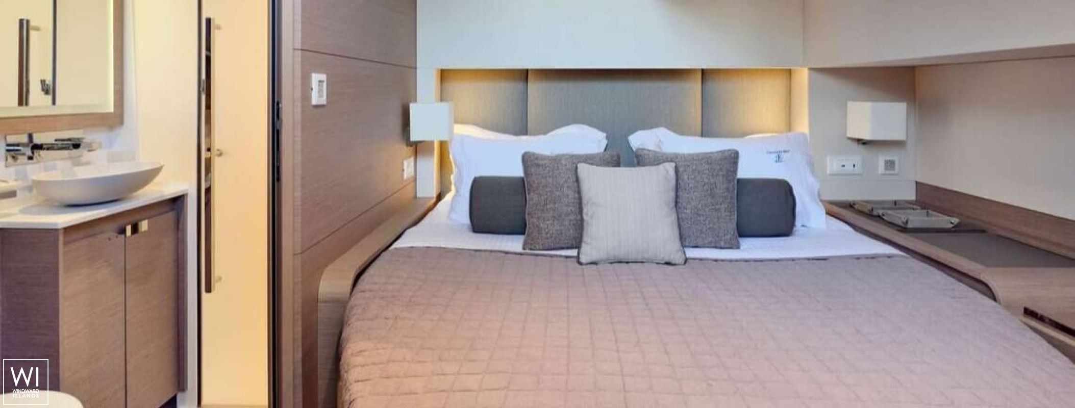 ChristAl MiO  Fountaine Pajot Power 67 Interior 18